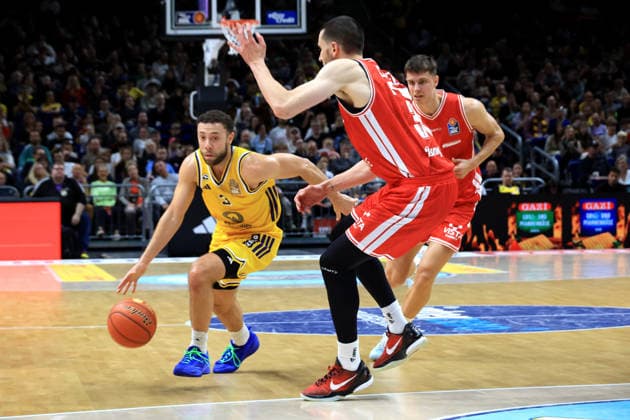 October 3, 2026, Germany, GER, DEU, Basketball, 1st Bundesliga, Day 1, 2026–2027 Season, Berlin, ALBA Berlin vs. Bamberg, JORDAN FORD (ALBA Berlin) 3, Daniel Keppeler (Bamberg) 31, Richard Balint (Bamberg) 11, nordphoto GmbH, Engler Berlin, Uber Arena Berlin, Germany Copyright: xNordphotox xEnglerx