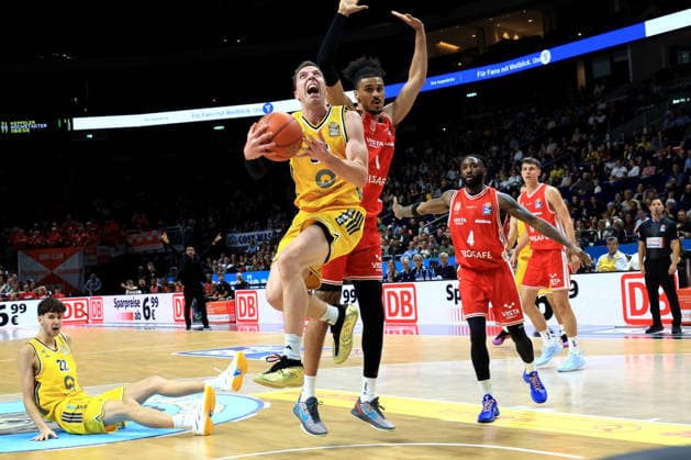 October 3, 2026, Germany, GER, DEU, Basketball, 1st Bundesliga, Day 1, 2026–2027 Season, Berlin, ALBA Berlin vs. Bamberg, Justin Bean (ALBA Berlin) 34, Jonathan Baehre (Bamberg) 1, nordphoto GmbH, Engler Berlin, Uber Arena, Berlin, Germany Copyright: xNordphotox xEnglerx