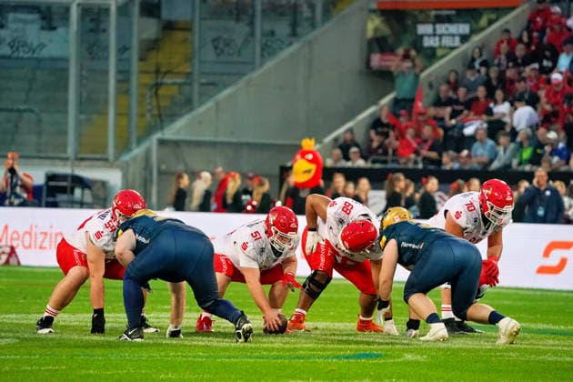 The Potsdam Royals begin an offensive play Dresden Monarchs vs. Potsdam Royals, American Football, German Football League, GFL Bowl, 2026 Season, October 3, 2026 Dresden Monarchs vs. Potsdam Royals, American Football, German Football League, GFL Bowl, 2026 Season, March 10, 2026, Dresden Copyright: xEibner-Pressefoto PiaxSchindlerx EP_PSR