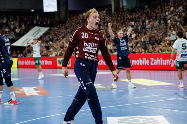 Opel HBL SG Flensburg Handewitt vs. FRISCH AUF Göppingen, October 3, 2026—Celebration as Simon Möller (No. 30) secures the ball, SG Flensburg Handewitt Opel HBL SG Flensburg Handewitt vs. FRISCH AUF Göppingen, GGW Arena on October 3, 2026 Copyright: xBEAUTIFULxSPORTS MarioxM.xKobergx