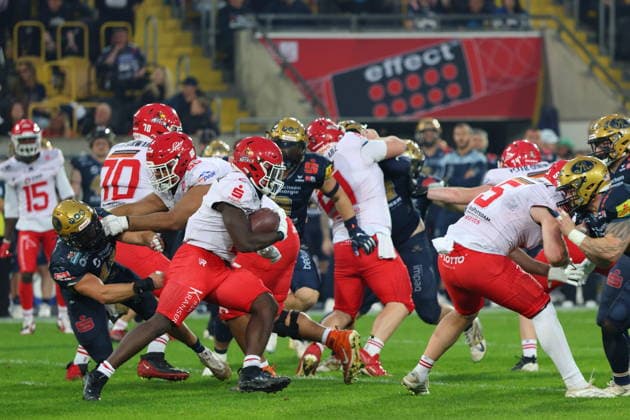 Chrisman Kyei (Potsdam Royals, 2) runs with the ball, Dresden Monarchs vs Potsdam Royals, American Football, GFL, German Football League, Season 2026, GFL-Bowl, 03.10.2026, GFLBowl2026 Photo: PFA Klaus Sack Dresden Rudolf-Harbig-Stadion Deutschland Copyright: xPFA KlausxSackx