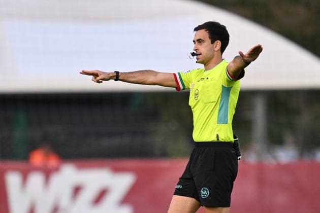 SOCCER - Women s Serie A - AS Roma vs. SS Lazio Women Photo by IPA ABACAPRESS.COM89266454 - Referee Flavio Barbetti officiates the Serie A Women Athora match on Matchday 2 between A.S. Roman and S.S. Lazio Women at the Tre Fontane Stadium on October 3, 2026, in Rome, Italy. Rome Italy  Copyright: xIPAxSport ABACAx