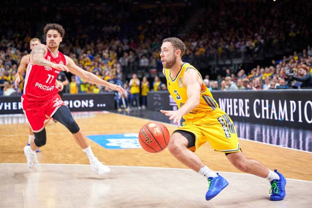 Jordan Ford, ALBA Berlin, 03; Joshua Obiesie, Bamberg Baskets, 77; GER; ALBA Berlin vs. BMA 365 Bamberg Baskets; Men s Basketball; easy Credit BBL; 2026–27 Season; Matchday 4, October 3, 2026 GER, ALBA Berlin vs. BMA 365 Bamberg Baskets, Men s Basketball, easyCredit BBL, 2026–27 Season, Matchday 4, October 3, 2026 Berlin Copyright: xClaudiusxRauch,xEibner-Pressefotox xClaudiusxRauchx EP_CRH