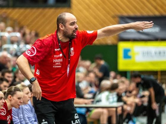 Manel Cirac Gascon, head coach of SG Nürtingen Zizishausen, loudly directs his team; SG Nürtingen Zizishausen vs. Frisch Auf Göppingen, handball, DHB Cup, 2026–2027 season, October 3, 2026: SG Nürtingen Zizishausen vs. Frisch Auf Göppingen, handball, DHB Cup, 2026–2027 season, October 3, 2026, Nürtingen Copyright: xMichaelxSchmidt Eibner-Pressefotx EP_MST