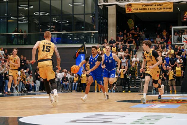 2 Basketball Bundesliga ProB North 2 Matchday: Lok Bernau vs. ART Giants Düsseldorf; Timothy Nehemiah Davis of the ART Giants Düsseldorf, No. 11, on offense on October 3, 2026, at the Sparkassen Arena Bernau, Bernau, Brandenburg, Germany