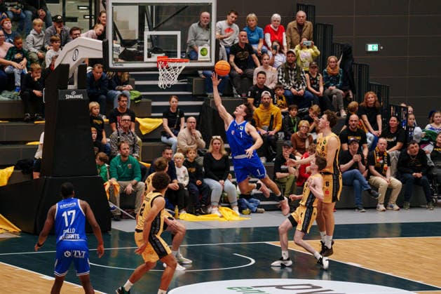 2 Basketball Bundesliga ProB North 2 Matchday: Lok Bernau vs. ART Giants Düsseldorf; Lars Kremer of the ART Giants Düsseldorf makes a layup on October 3, 2026, at the Sparkassen Arena in Bernau, Bernau, Brandenburg, Germany