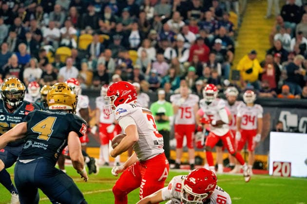 Maximilian McLeod of the Potsdam Royals, No. 03, battles through the Dresden defense Dresden Monarchs vs. Potsdam Royals, American Football, German Football League, GFL Bowl, 2026 Season, October 3, 2026 Dresden Monarchs vs. Potsdam Royals, American Football, German Football League, GFL Bowl, 2026 Season, October 3, 2026 Dresden Copyright: xEibner-Pressefoto PiaxSchindlerx EP_PSR