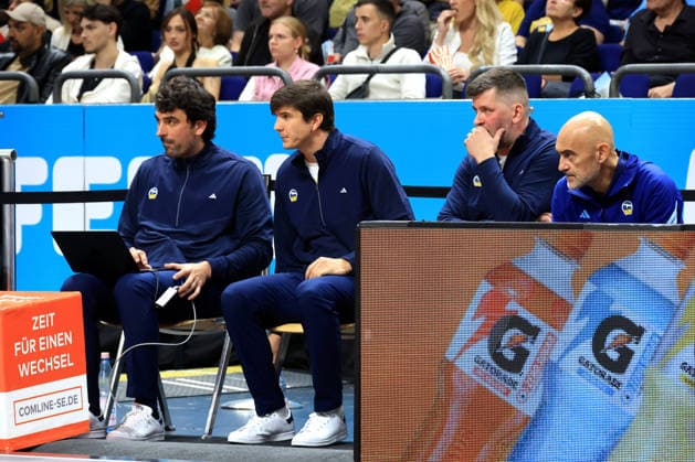 October 3, 2026, Germany, GER, DEU, Basketball, 1st Bundesliga, Day 1, 2026–2027 Season, Berlin, ALBA Berlin vs. Bamberg ALBA coaching staff: Head Coach Pedro Calles (ALBA Berlin), Assistant Coach Vladimir Bogojevic (ALBA Berlin), Assistant Coach Sebastian Trzcionka (ALBA Berlin), nordphoto GmbH, Engler Berlin, Uber Arena, Berlin, Germany Copyright: xNordphotox xEnglerx