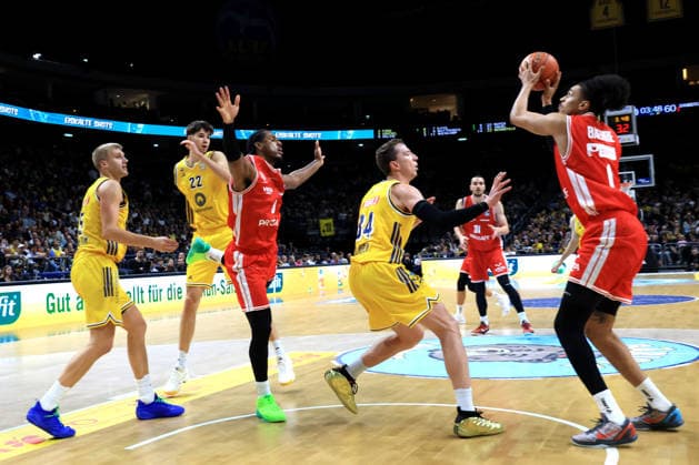 October 3, 2026, Germany, GER, DEU, Basketball, 1st Bundesliga, Day 1, 2026–2027 Season, Berlin, ALBA Berlin vs. Bamberg, Sam Griesel (ALBA Berlin) 5, Justin Bean (ALBA Berlin) 34, Nevio Bennefeld (ALBA Berlin) 22, Jonathan Baehre (Bamberg) 1, Jordan Jones (Bamberg) 4, nordphoto GmbH, Engler Berlin, Uber Arena Berlin, Germany Copyright: xNordphotox xEnglerx
