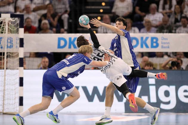 Photo: Nikola ROGANOVIC (right), a strong defender for Gummersbach, and Ellidi Snaer Vidarsson face off against Domen MAKUC in the Men s Handball Bundesliga 1 on Sat, Oct 3, 2026: THW Kiel vs. VfL Gummersbach