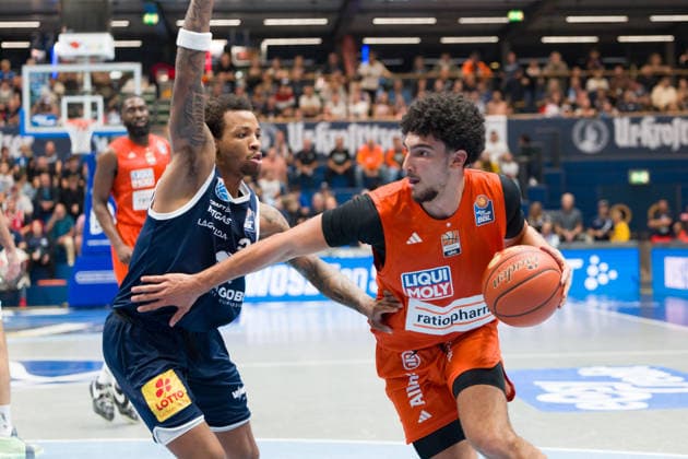 DeLonnie Hunt MBC, 3, Adam Atamna Ulm, 0, Syntainics MBC vs. Ratiopharm Ulm, BBL, Men s Basketball 1st Bundesliga, Matchday 4 of the 2026–27 season, October 3, 2026, Weißenfels Stadthalle, Saxony-Anhalt, Germany