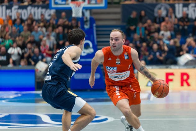 Vuk Radojicic (MBC), 4, Devin Schmidt (Ulm), 8, Syntainics MBC vs. Ratiopharm Ulm, BBL, Men s Basketball 1st Bundesliga, Matchday 4 of the 2026–27 season, October 3, 2026, Weißenfels Stadthalle, Saxony-Anhalt, Germany