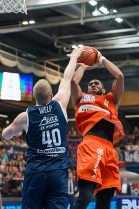 Collin Welp MBC, 40, Armel Traore Ulm, 94, Syntainics MBC vs. Ratiopharm Ulm, BBL, Men s Basketball 1st Bundesliga, Matchday 4 of the 2026–27 season, October 3, 2026, Weißenfels Stadthalle, Saxony-Anhalt, Germany