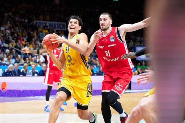 Brandon Angel, ALBA BERLIN, 21, Daniel Keppeler, Bamberg Baskets, 31, GER, ALBA Berlin vs. BMA 365 Bamberg Baskets, Men s Basketball, easy Credit BBL, 2026–27 Season, Matchday 4, October 3, 2026, GER, ALBA Berlin vs. BMA 365 Bamberg Baskets, Men s Basketball, easyCredit BBL, 2026–27 Season, Matchday 4, October 3, 2026, Berlin Copyright: xClaudiusxRauch,xEibner-Pressefotox xClaudiusxRauchx EP_CRH