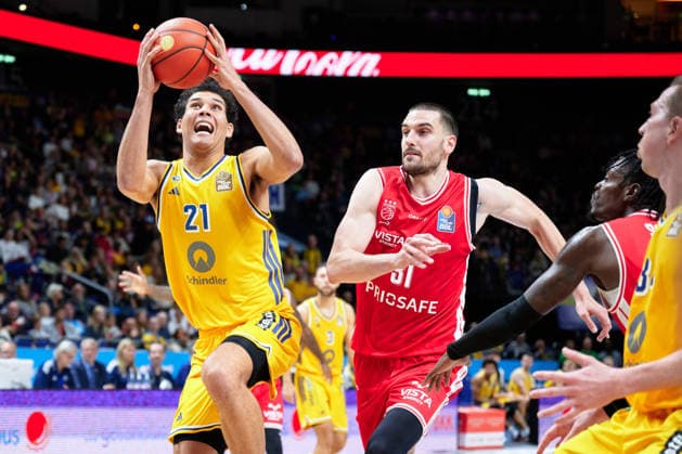Brandon Angel, ALBA BERLIN, 21, Daniel Keppeler, Bamberg Baskets, 31, GER, ALBA Berlin vs. BMA 365 Bamberg Baskets, Men s Basketball, easy Credit BBL, 2026–27 Season, Matchday 4, October 3, 2026 GER, ALBA Berlin vs. BMA 365 Bamberg Baskets, Men’s Basketball, easyCredit BBL, 2026–27 Season, Matchday 4, October 3, 2026 Berlin Copyright: xClaudiusxRauch,xEibner-Pressefotox xClaudiusxRauchx EP_CRH