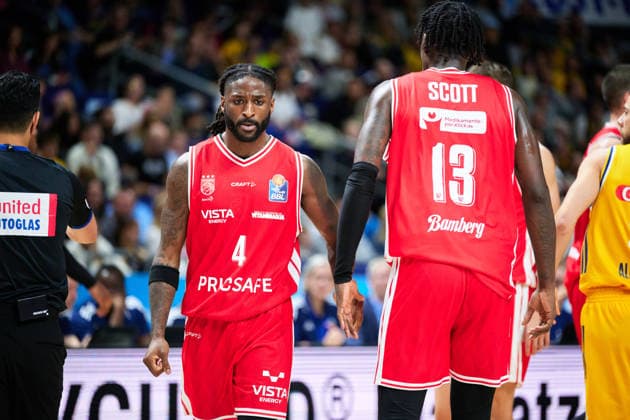 Jordan Jones, Bamberg Baskets, 04; Trevon Scott, Bamberg Baskets, 13; GER, ALBA Berlin vs. BMA 365 Bamberg Baskets, Men s Basketball, easy Credit BBL, 2026–27 Season, Matchday 4, October 3, 2026 GER, ALBA Berlin vs. BMA 365 Bamberg Baskets, Men s Basketball, easyCredit BBL, 2026–27 Season, Matchday 4, October 3, 2026 Berlin Copyright: xClaudiusxRauch,xEibner-Pressefotox xClaudiusxRauchx EP_CRH