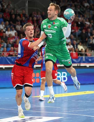 October 3, 2026, Germany, Bietigheim: Handball SG BBM Bietigheim vs. Berliner Füchse; front row, from left: Till Hermann (BBM), Markus Gidsel (Berlin)