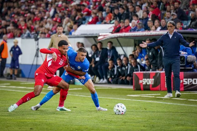 Soccer: UEFA Nations League 2026–2027, Matchday 3: Switzerland vs. Slovenia at Thermoplan Arena Lucerne; Zachary Athekame (Switzerland, 16) and Danijel Sturm (Slovenia, 15) in a tackle; Murat Yakin (Switzerland), coach, making a gesture Copyright: xJOERANxSTEINSIEKx