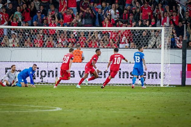 Soccer: UEFA Nations League 2026–2027, Matchday 3: Switzerland vs. Slovenia at Thermoplan Arena Lucerne—Goal and celebration following the 2–1 score by Dan Ndoye (Switzerland), 11; joy, excitement, and celebration with Zeki Amdouni (Switzerland), 10, and Michel Aebischer (Switzerland), 20 Copyright: xJOERANxSTEINSIEKx