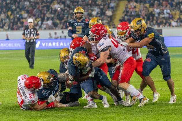 Tofunmi Lala (Dresden Monarchs, 08 Running Back) runs through the middle gap Dresden Monarchs vs Potsdam Royals, American Football, German Football League, Week 22, Championship Game, 2026, 03.10.2026, Dresden Rudolf Harbig Stadion Saxony Germany Copyright: xPFA SebastianxJustx