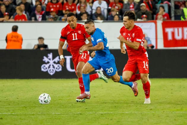 Dan Ndoye (Switzerland), 11, Aljosa Matko (Slovenia), 20, and Ardon Jashari (Switzerland), 14, in a footrace; Switzerland, UEFA, Nations League, Matchday 3, Switzerland vs. Slovenia, October 3, 2026, Lucerne Swissporarena, Switzerland Copyright: xGrantxHubbsx