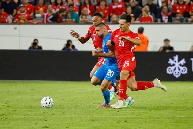 Dan Ndoye (Switzerland), 11, Aljosa Matko (Slovenia), 20, and Ardon Jashari (Switzerland), 14, in a footrace; Switzerland, UEFA, Nations League, Matchday 3, Switzerland vs. Slovenia, October 3, 2026, Lucerne Swissporarena, Switzerland Copyright: xGrantxHubbsx