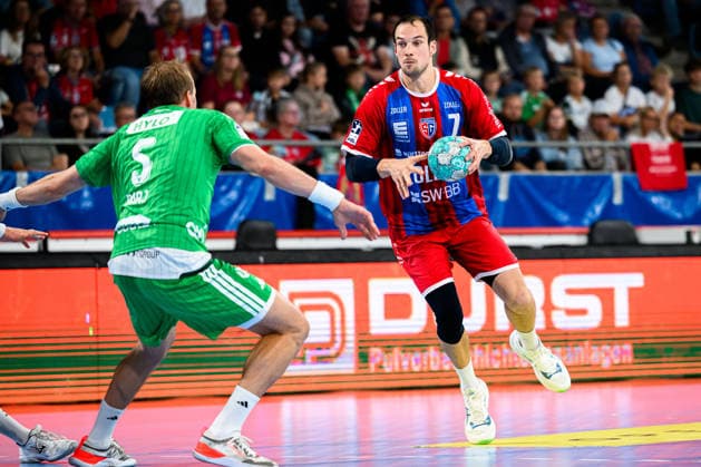 Bietigheim HBL 26 27 SG BBM Bietigheim Fuechse Berlin (from left) Max Darj Berlin, Dominik Claus Bietigheim Bietigheim Bissingen Egetrans Arena Baden-Württemberg Germany