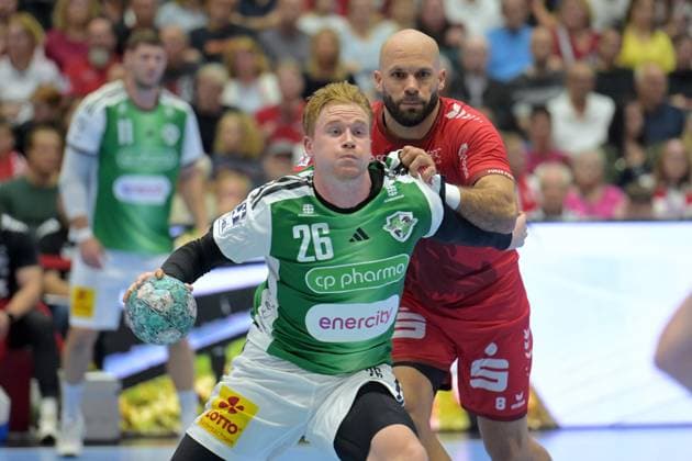 Jonathan Edvardsson, TSV Hannover Burgdorf, 26 (on the ball); Adrian Sipos, MT Melsungen, 8; GER, MT Melsungen vs. TSV Hannover Burgdorf, Handball, 1st Bundesliga, Matchday 7, 2026–2027 Season, October 3, 2026, GER, MT Melsungen vs. Hannover Burgdorf, Handball, 1st Bundesliga, Matchday 7, 2026–2027 season, October 3, 2026, Kassel Copyright: xEibner-Pressefotox xRolandxSippelx EP_RSL
