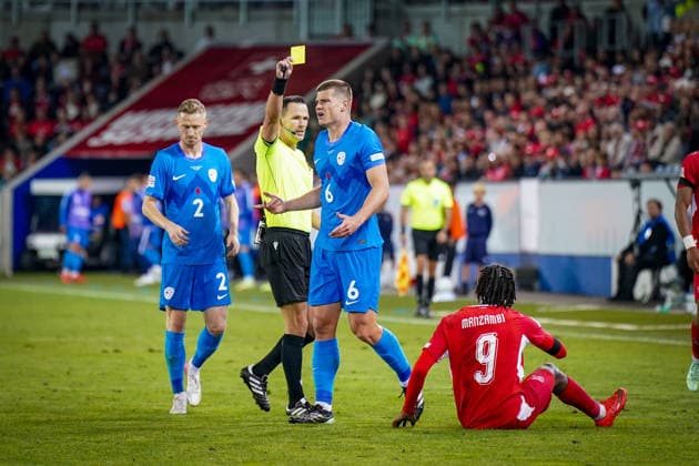 Soccer: UEFA Nations League 2026–2027, Matchday 3: Switzerland vs. Slovenia at Thermoplan Arena in Lucerne. Jaka Bijol (Slovenia) receives a yellow card from referee Ivan Kruzliak (Slovakia) in the 6th minute for a foul on Johan Manzambi (Switzerland). 9 Copyright: xJOERANxSTEINSIEKx