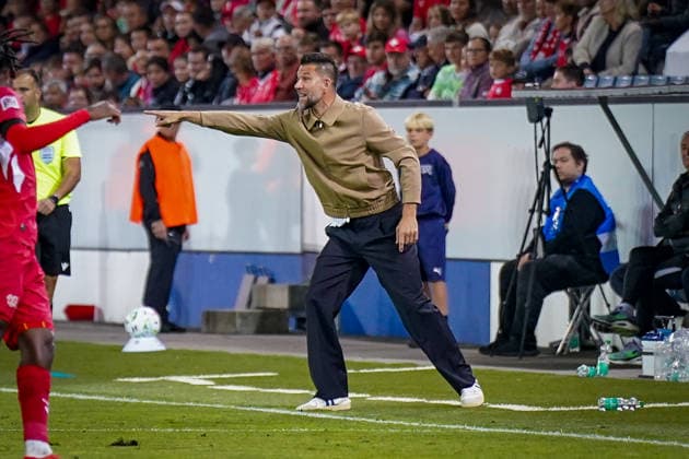 Soccer: UEFA Nations League 2026–2027, Matchday 3: Switzerland vs. Slovenia at Thermoplan Arena Lucerne; Bostjan Cesar (Slovenia), Coach: Gestures, Body Language, Emotion Copyright: xJOERANxSTEINSIEKx