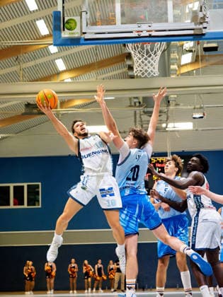 10 Matej Jelovcic of TSV Neustadt Temps Shooters drives toward the basket, and 20 Bruno Loll of Rostock Seawolves Academy tries to block him. Seawolves Academy vs. TSV Neustadt Temps Shooters, Arena Rostock, BARMER 2 Basketball Bundesliga ProB North, Matchday 2, October 3, 2026 Seawolves Academy vs. TSV Neustadt Temps Shooters, Arena Rostock, BARMER 2 Basketball Bundesliga ProB North, Matchday 2, Seawolves, Temps Shooters, Basketball October 3, 2026 Rostock Copyright: xHannesxAdelbergx