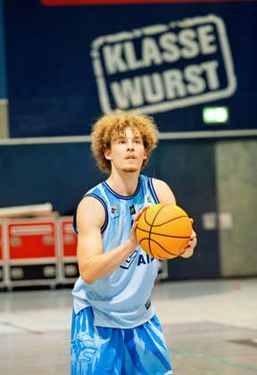 09 Mika Freitag of the Rostock Seawolves Academy taking a free throw; Seawolves Academy vs. TSV Neustadt Temps Shooters, Arena Rostock, BARMER 2 Basketball Bundesliga ProB North, Matchday 2, October 3, 2026 Seawolves Academy vs. TSV Neustadt Temps Shooters, Arena Rostock, BARMER 2 Basketball Bundesliga ProB North, Matchday 2, Seawolves, Temps Shooters, Basketball October 3, 2026 Rostock Copyright: xHannesxAdelbergx