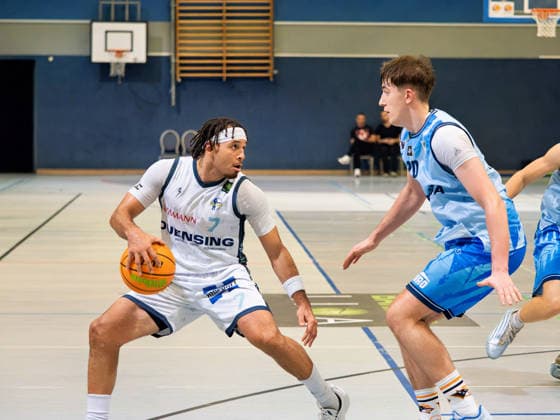 07 Robert Beasley III (TSV Neustadt Temps Shooters) goes head-to-head against 20 Bruno Loll (Rostock Seawolves Academy) Seawolves Academy vs. TSV Neustadt Temps Shooters, Arena Rostock, BARMER 2 Basketball Bundesliga ProB North, Matchday 2, October 3, 2026 Seawolves Academy vs. TSV Neustadt Temps Shooters, Arena Rostock, BARMER 2 Basketball Bundesliga ProB North, Matchday 2, Seawolves, Temps Shooters, Basketball October 3, 2026 Rostock Copyright: xHannesxAdelbergx