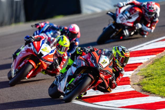 British Superbike Championship Day Two Kyle Ryde, Nitrous Coin Nitrous Competitions Racing, Ducati 1000 leads Ryan Vickers, Honda Racing UK Honda 1000 during Race 1 of the ZYN British Superbike Championship at Donnington Park, Castle Donington 03 10 2026 UK Newspapers OUT Copyright: xMichaelxWincottx FIL-24021-0013