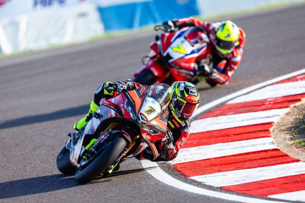 British Superbike Championship Day Two Kyle Ryde, Nitrous Coin Nitrous Competitions Racing, Ducati 1000 leads second placed Ryan Vickers, Honda Racing UK Honda 1000 during Race 1 of the ZYN British Superbike Championship at Donnington Park, Castle Donington 03 10 2026 UK Newspapers OUT Copyright: xMichaelxWincottx FIL-24021-0022