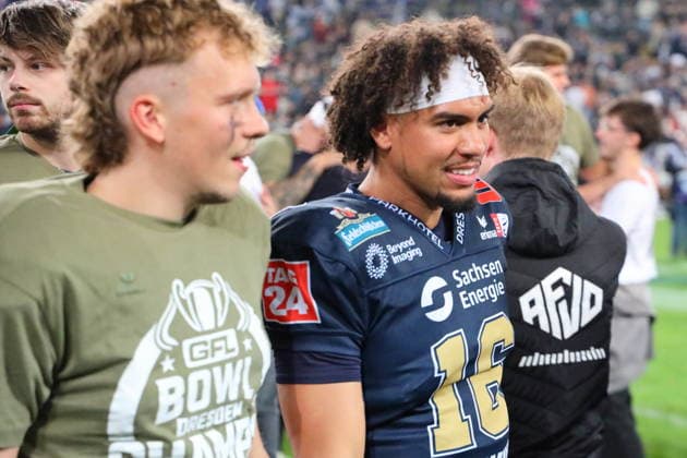 Casey Thompson (Dresden Monarchs, 16) celebrates the win of the game, Dresden Monarchs vs Potsdam Royals, American Football, GFL, German Football League, Season 2026, GFL-Bowl, 03.10.2026, GFLBowl2026 Photo: PFA Klaus Sack Dresden Rudolf-Harbig-Stadion Deutschland Copyright: xPFA KlausxSackx
