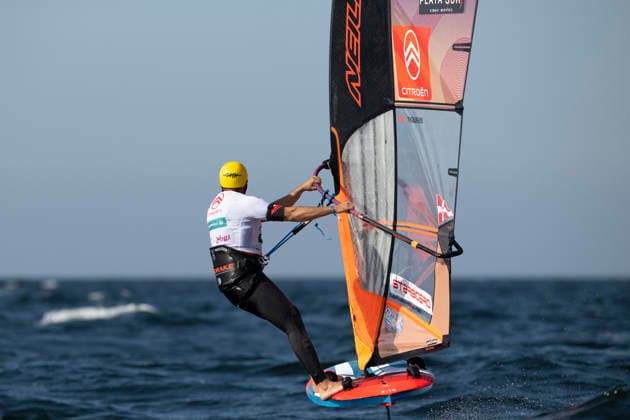 PWA Citroën World Windsurfing Tour Sylt 2026 Day 8 Slalom Foil Men Sylt Westerland, October 3, 2026 Matteo Iachino Slalom Foil Men, Italy, ITA 140 PWA Citroën World Windsurfing Tour Sylt 2026 Day 8 Slalom Foil Men on October 3, 2026, off Brandenburger Beach, motorboat on Sylt, Westerland, Germany Copyright: xBEAUTIFULxSPORTS AndreasxDickx
