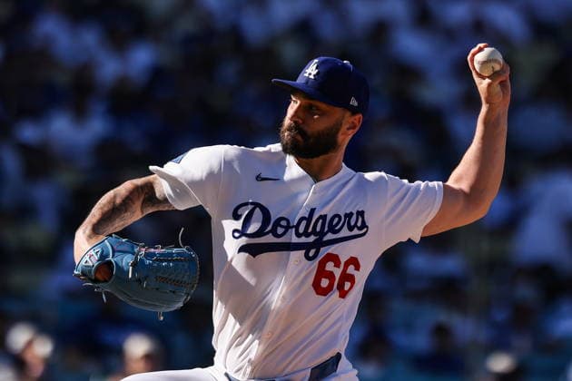 MLB, Baseball Herren, USA National League Division Series - Dodgers vs Braves Game 1 Los Angeles Dodgers pitcher Tanner Scott throws a pitch during the ninth inning in Game 1 of the National League Division Series between the Atlanta Braves and the Los Angeles Dodgers at UNIQLO Field at Dodger Stadium in Los Angeles, California, USA, 03 October 2026. LOS ANGELES CALIFORNIA UNITED STATES  Copyright: xCHRISxTORRESx