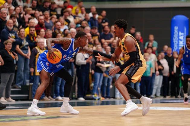 2 Basketball Bundesliga ProB North 2 Matchday: Lok Bernau vs. ART Giants Düsseldorf; John Joseph Saigge (ART Giants Düsseldorf, 37) in a one-on-one battle with Shawn Anthony Scott II (Lok Bernau, 8) on October 3, 2026, at the Sparkassen Arena Bernau, Bernau, Brandenburg; Sparkassen Arena, Bernau, Brandenburg, Germany