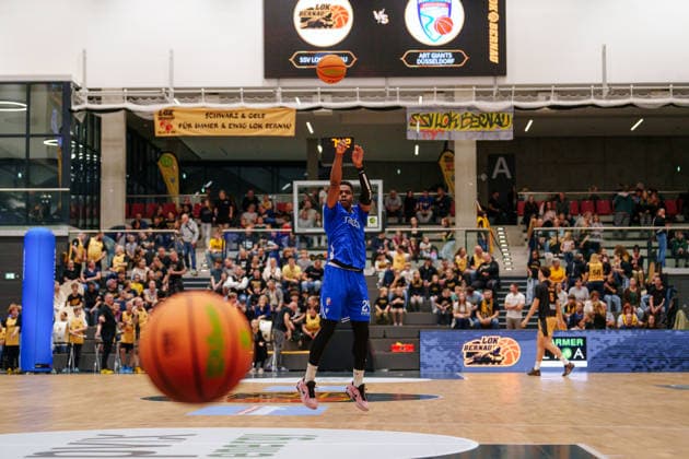2 Basketball Bundesliga ProB North 2 Matchday: Lok Bernau vs. ART Giants Düsseldorf. Ogechi Michael Nebo of the ART Giants Düsseldorf, age 24, warming up before the game on October 3, 2026, at the Sparkassen Arena in Bernau, Bernau, Brandenburg, Germany.