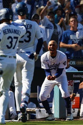 MLB, Baseball Herren, USA National League Division Series - Dodgers vs Braves Game 1 Los Angeles Dodgers shortstop Mookie Betts (R) celebrates with outfielder Kyle Tucker (2-R) after hitting a two-run home run during the sixth inning in Game 1 of the National League Division Series between the Atlanta Braves and the Los Angeles Dodgers at UNIQLO Field at Dodger Stadium in Los Angeles, California, USA, 03 October 2026. LOS ANGELES CALIFORNIA UNITED STATES  Copyright: xCHRISxTORRESx