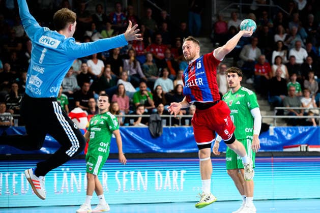 Bietigheim HBL 26 27 SG BBM Bietigheim Fuechse Berlin (from left) Goalkeeper Lasse Ludwig (Berlin), Lukas Wucherpfennig (Bietigheim) Bietigheim Bissingen Egetrans Arena Baden-Württemberg, Germany