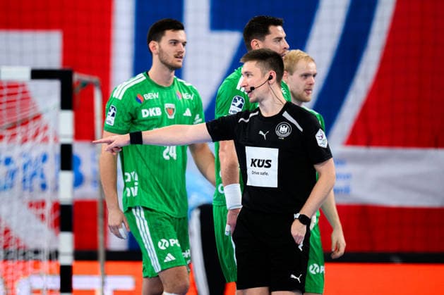Bietigheim HBL 26 27 SG BBM Bietigheim Fuechse Berlin Referee Marvin Cesnik Bietigheim Bissingen Egetrans Arena Baden-Württemberg Germany