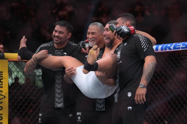 October 3, 2026, Salt Lake City, Utah, USA: JOHNNY WALKER and his team celebrate after he defeated Mick Parkin by KO (knee) at 3:35 of Round 1during UFC 332 at the Delta Arena in Utah. Salt Lake City USA - ZUMAo117 20261003_zsp_o117_018 Copyright: xMikaelxOnax