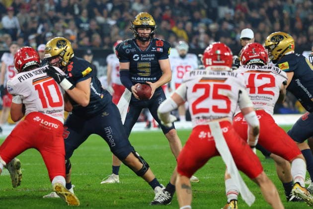 Rocky Lombardi (Dresden Monarchs, 5) is looking for a target, Dresden Monarchs vs Potsdam Royals, American Football, GFL, German Football League, Season 2026, GFL-Bowl, 03.10.2026, GFLBowl2026 Photo: PFA Klaus Sack Dresden Rudolf-Harbig-Stadion Deutschland Copyright: xPFA KlausxSackx