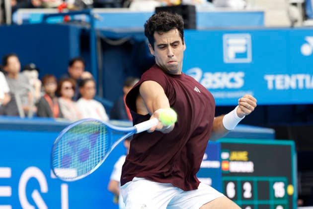 October 4, 2026, Tokyo, Japan: Jaume Munar (Spain) returns a shot against Kyrian Jacquet (France) during their Quarter-final match at the Kinoshita Group Japan Open Tennis Championships at Ariake Colosseum in Tokyo. The tournament runs from September 29 to October 6. Munar won 6-4, 6-2. Tokyo Japan - ZUMAm191 20261004_aap_m191_005 Copyright: xRodrigoxReyesxMarinx