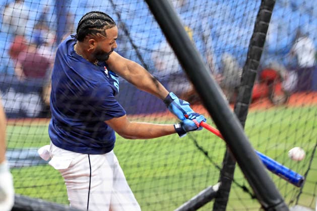 October 3, 2026, St. Petersburg, Florida, USA: Tampa Bay Rays third baseman Junior Caminero (13) batting in the cage during pregame warmups prior to game one of the ALDS for the 2026 MLB, Baseball Herren, USA Playoffs against the New York Yankees on October 3, 2026 at Tropicana Field. The Rays beat the Yankees 1-0. St. Petersburg USA - ZUMAh180 20261003_zsp_h180_001 Copyright: xKimxHukarix
