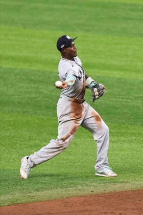 October 3, 2026, St. Petersburg, Florida, USA: New York Yankees second baseman Jazz Chisholm Jr. (13) fields a ball off the bat of Tampa Bay Rays right fielder Jonny DeLuca (21) and throws him out at first base during the second inning of game one of the ALDS for the 2026 MLB, Baseball Herren, USA Playoffs on October 3, 2026 at Tropicana Field. The Rays beat the Yankees 1-0. St. Petersburg USA - ZUMAh180 20261003_zsp_h180_059 Copyright: xKimxHukarix