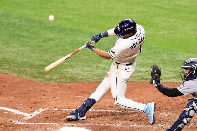 October 3, 2026, St. Petersburg, Florida, USA: Tampa Bay Rays second baseman Richie Palacios (1) pops out to New York Yankees shortstop George Lombard Jr. (96) in the fourth inning of game one of the ALDS for the 2026 MLB, Baseball Herren, USA Playoffs on October 3, 2026 at Tropicana Field. The Rays beat the Yankees 1-0. St. Petersburg USA - ZUMAh180 20261003_zsp_h180_060 Copyright: xKimxHukarix