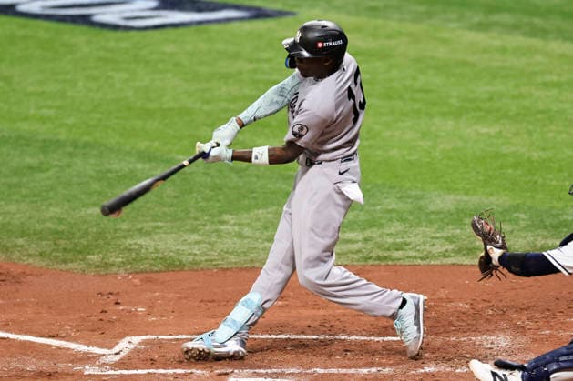 October 3, 2026, St. Petersburg, Florida, USA: New York Yankees second baseman Jazz Chisholm Jr. (13) fouls off a pitch during the second inning of game one of the ALDS for the 2026 MLB, Baseball Herren, USA Playoffs against the Tampa Bay Rays on October 3, 2026 at Tropicana Field. The Rays beat the Yankees 1-0. St. Petersburg USA - ZUMAh180 20261003_zsp_h180_048 Copyright: xKimxHukarix
